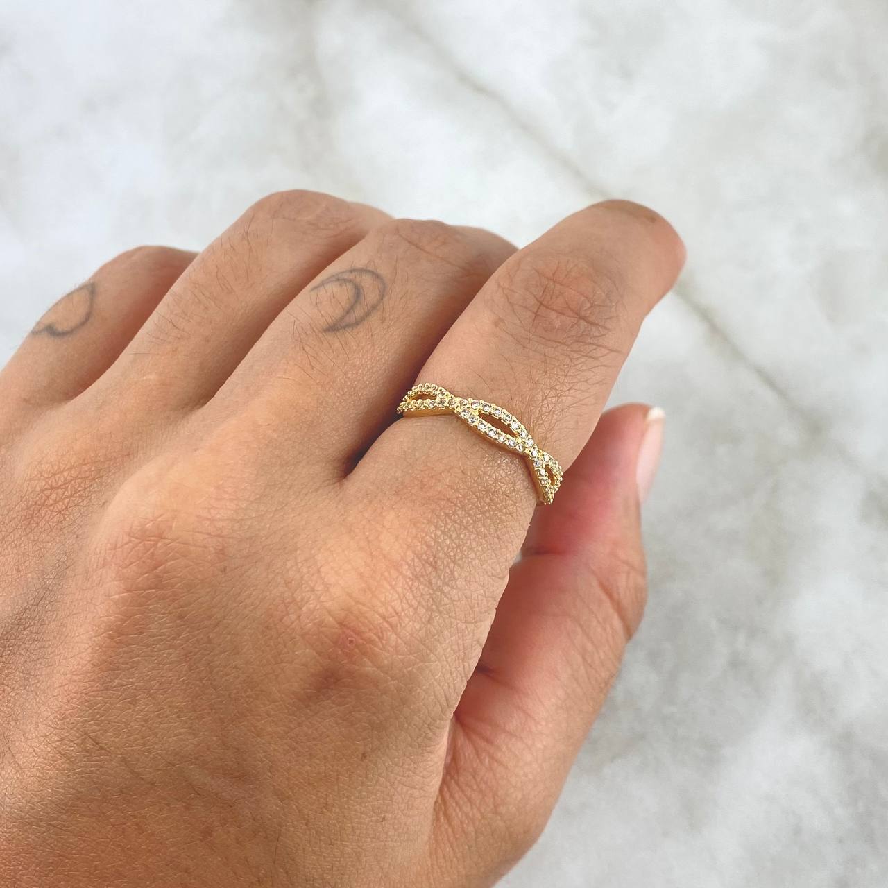 Anillo Infinito Triple 1.75gr / T6 1/4 / Circones Blancos Oro Amarillo 18K