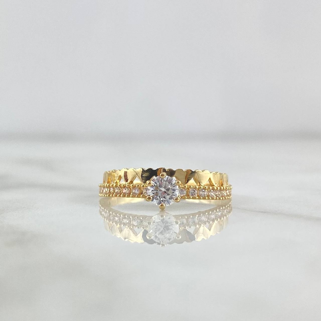 Anillo Solitario Churumbela Corazones 1.55gr / T6 / Circones Blancos Oro Amarillo 18K