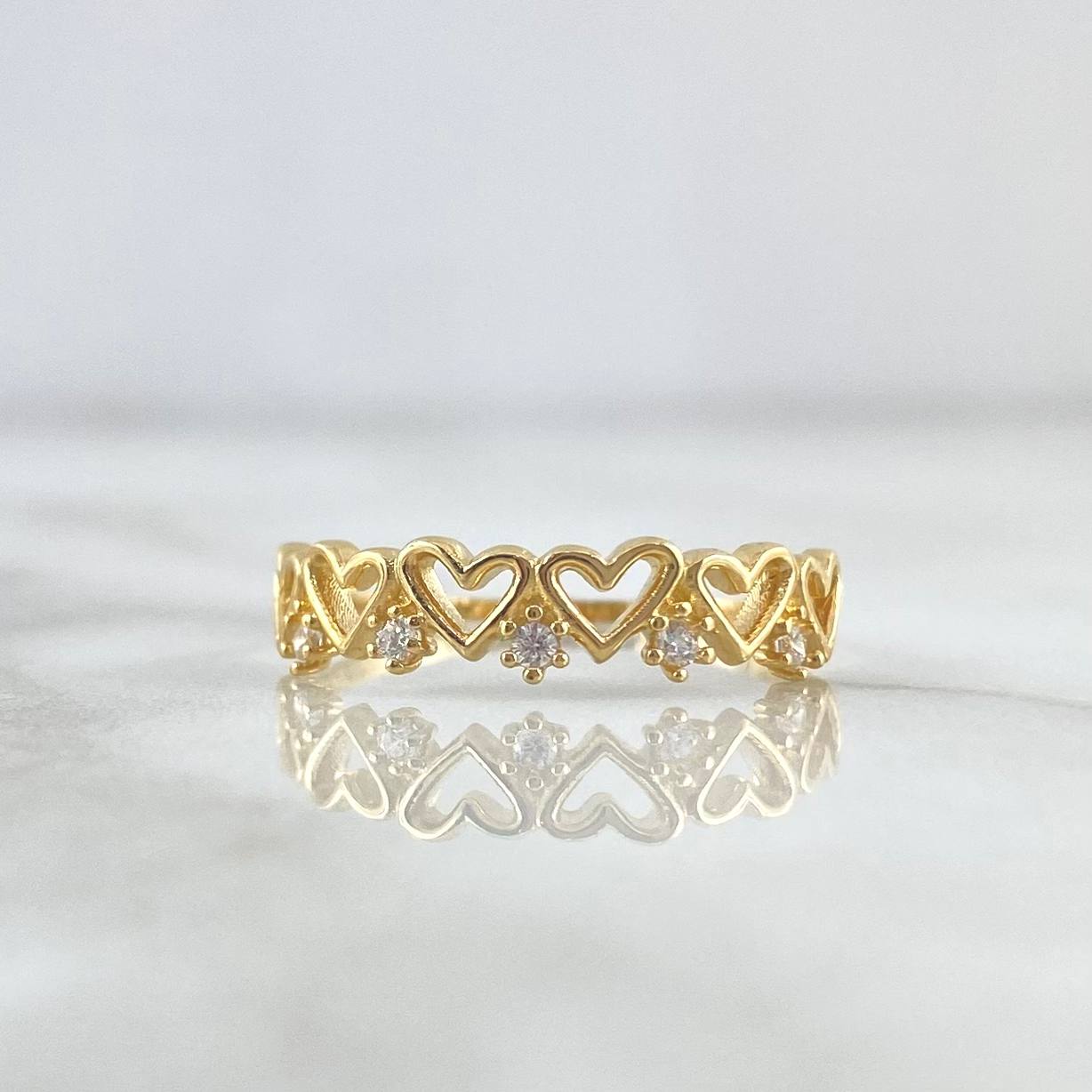 Anillo Linea de Corazones Chispa 1.6gr / T6 1/4 / Circones Blancos Oro Amarillo 18K ©