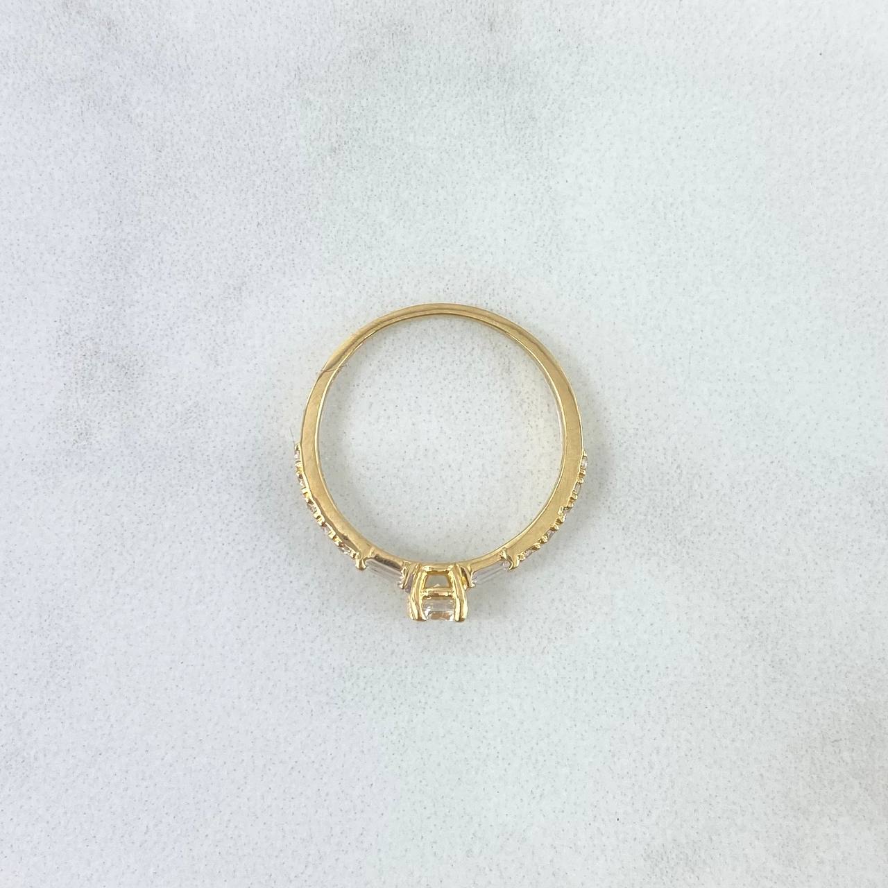 Anillo Solitario Cubiculado 1.75gr / T5 3/4 / Circones Blancos Oro Amarillo 18K
