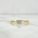 Anillo Solitario Cubiculado 1.75gr / T5 3/4 / Circones Blancos Oro Amarillo 18K