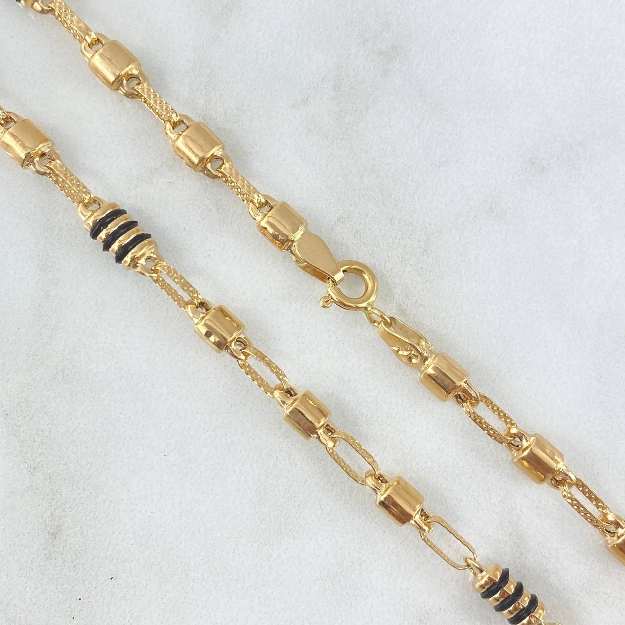 Cadena Rústica Barril 12.9gr / 60cm / 5mm Lisa - Rayada Cauchos Negros Oro Amarillo 18K
