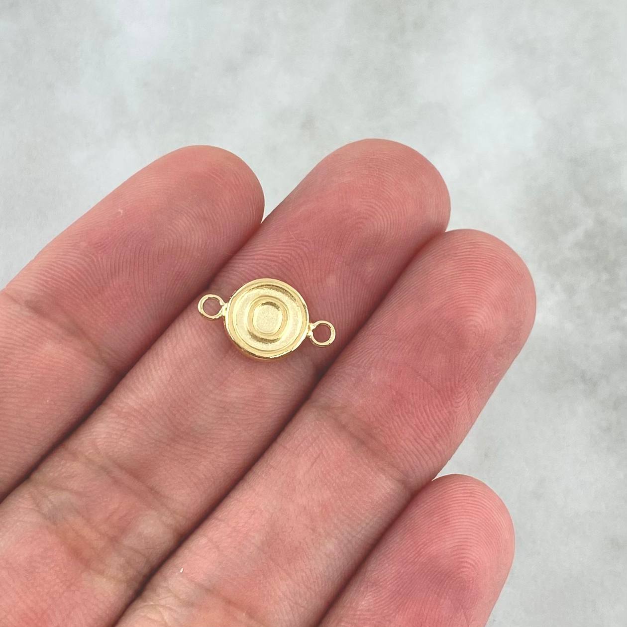 Herraje Letra O 0.4gr / 1.3cm / Circulo Mate Oro Amarillo 18K