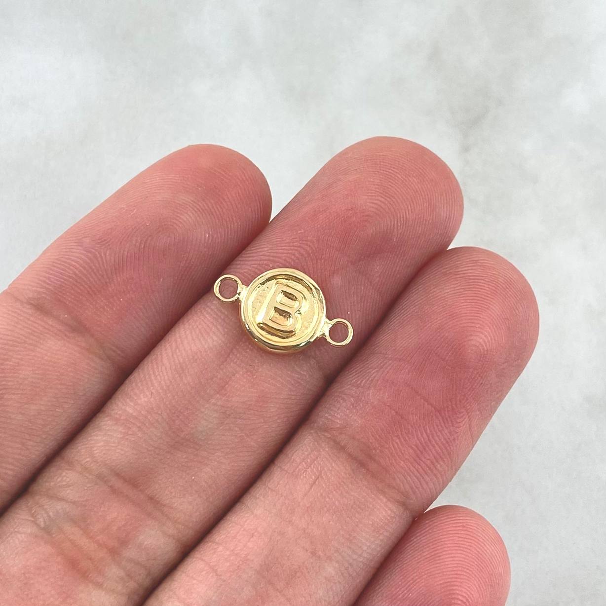 Herraje Letra B 0.45gr / 1.3cm / Circulo Mate Oro Amarillo 18K