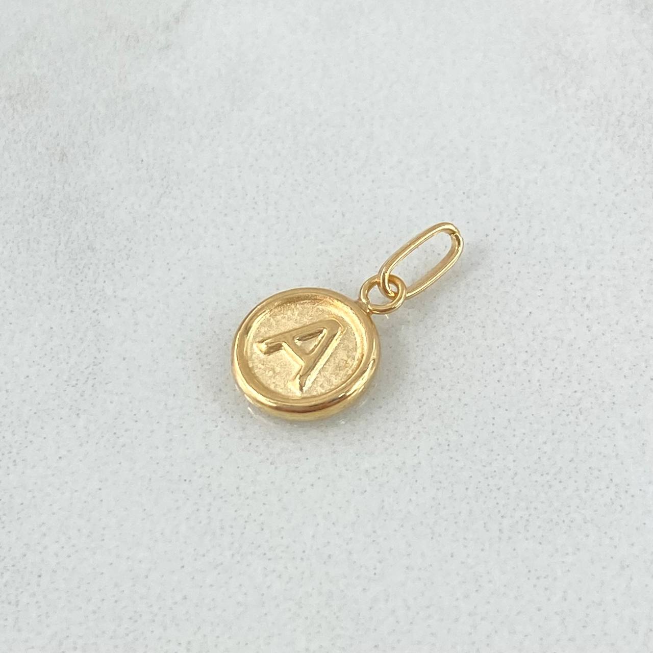 Dije Letra A 0.45gr / 1.4cm / Circulo Mate Oro Amarillo 18K