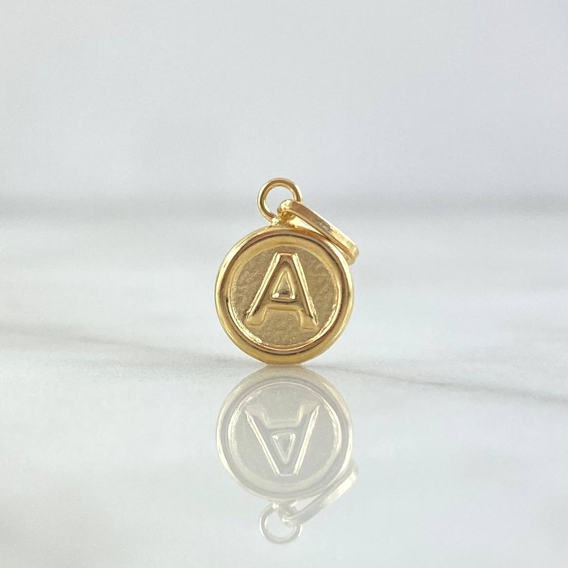 Dije Letra A 0.45gr / 1.4cm / Circulo Mate Oro Amarillo 18K
