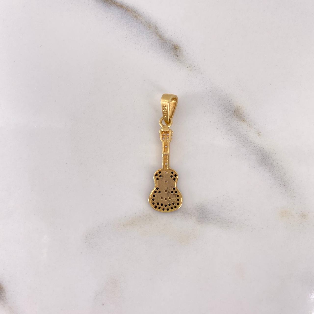 Dije Guitarra 1.15gr / 2.9cm / Circones Negros Blancos Oro Amarillo 18K $