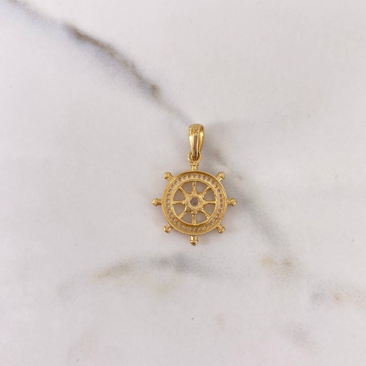 Dije Timon 2.7gr / 2.7cm / Circones Blancos Oro Amarillo 18K #