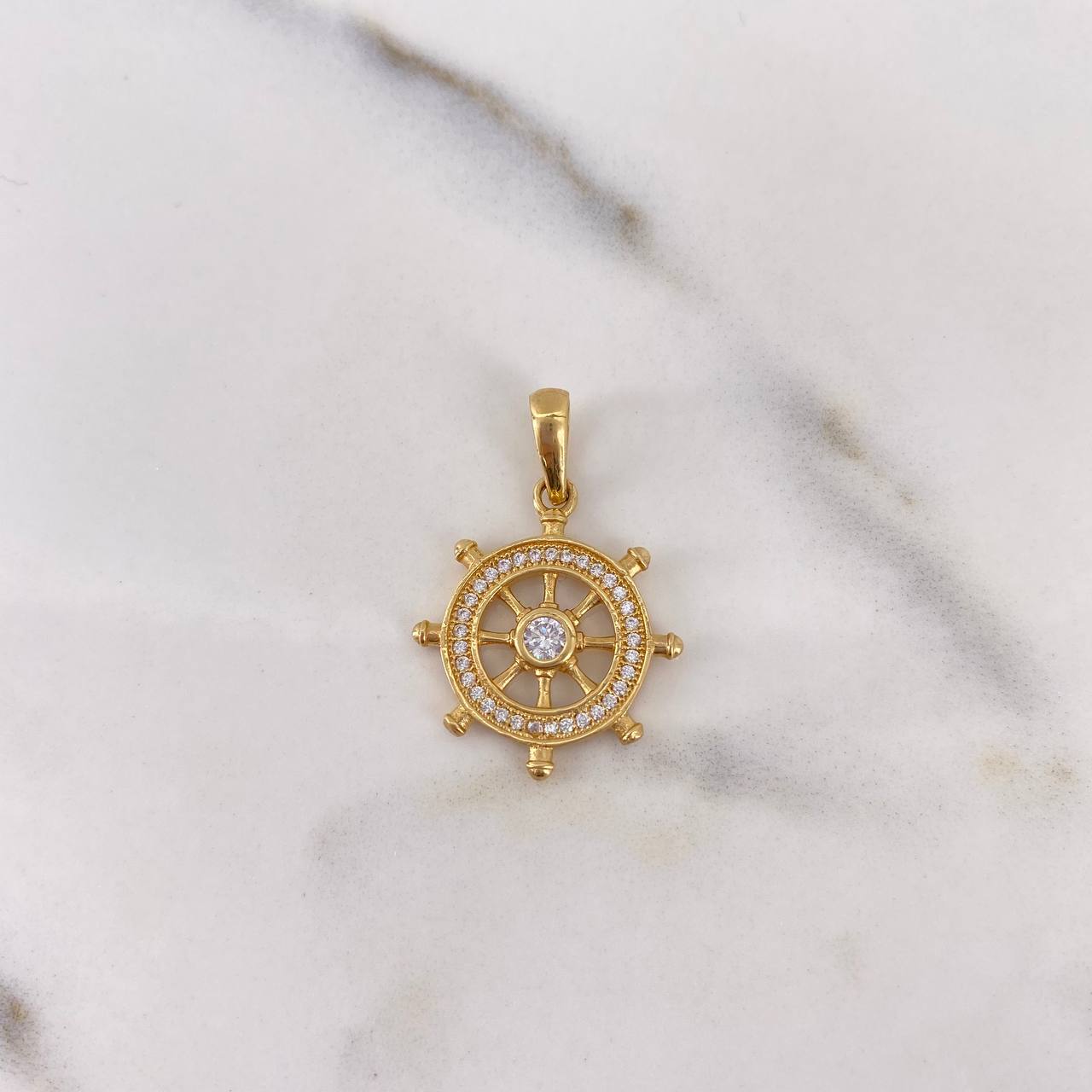 Dije Timon 2.7gr / 2.7cm / Circones Blancos Oro Amarillo 18K #