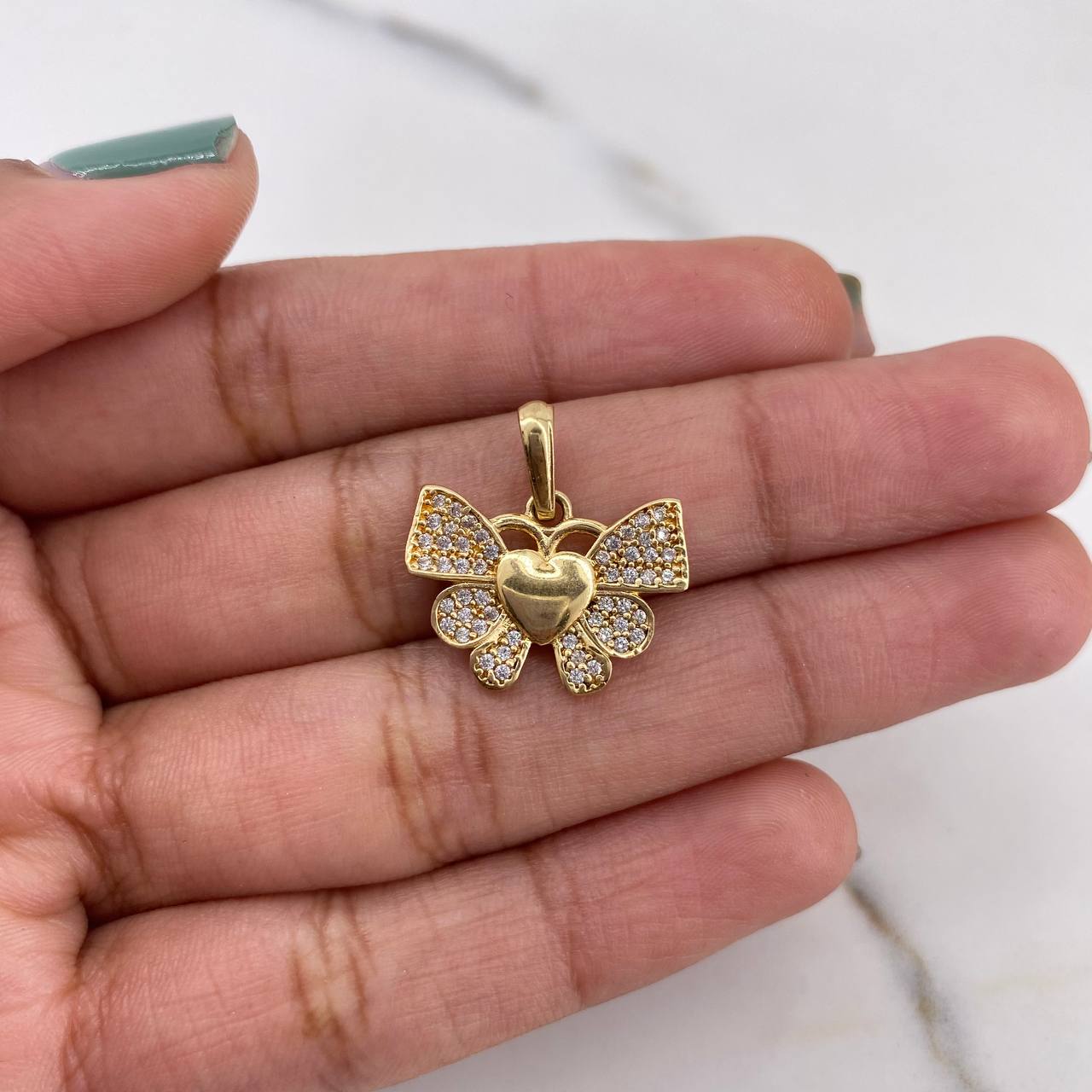 Dije Corazon Mariposa 2.25gr / 1.9cm / Circones Blancos Oro Amarillo 18K $