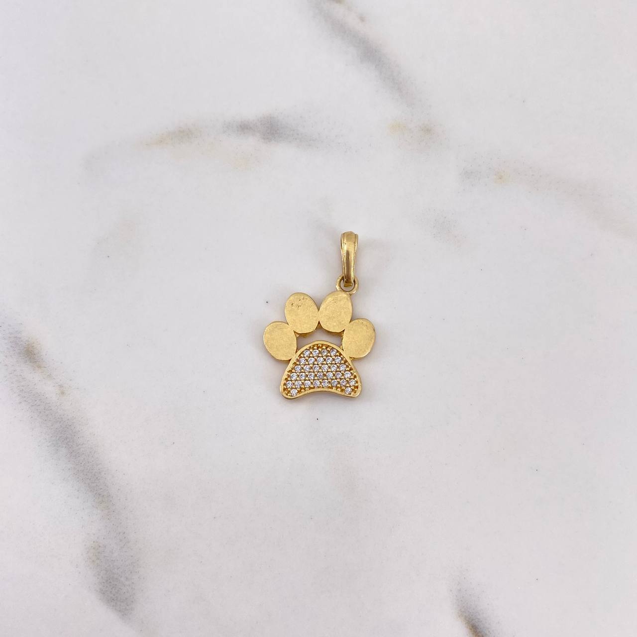 Dije Huella 2.3gr / 2.3cm / Circones Blancos Oro Amarillo 18K #