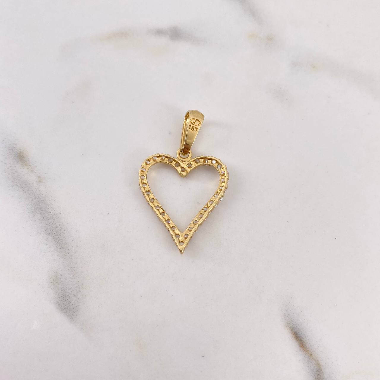 Dije Silueta Corazon 2.15gr / 3.1cm / Circones Blancos Oro Amarillo 18K $