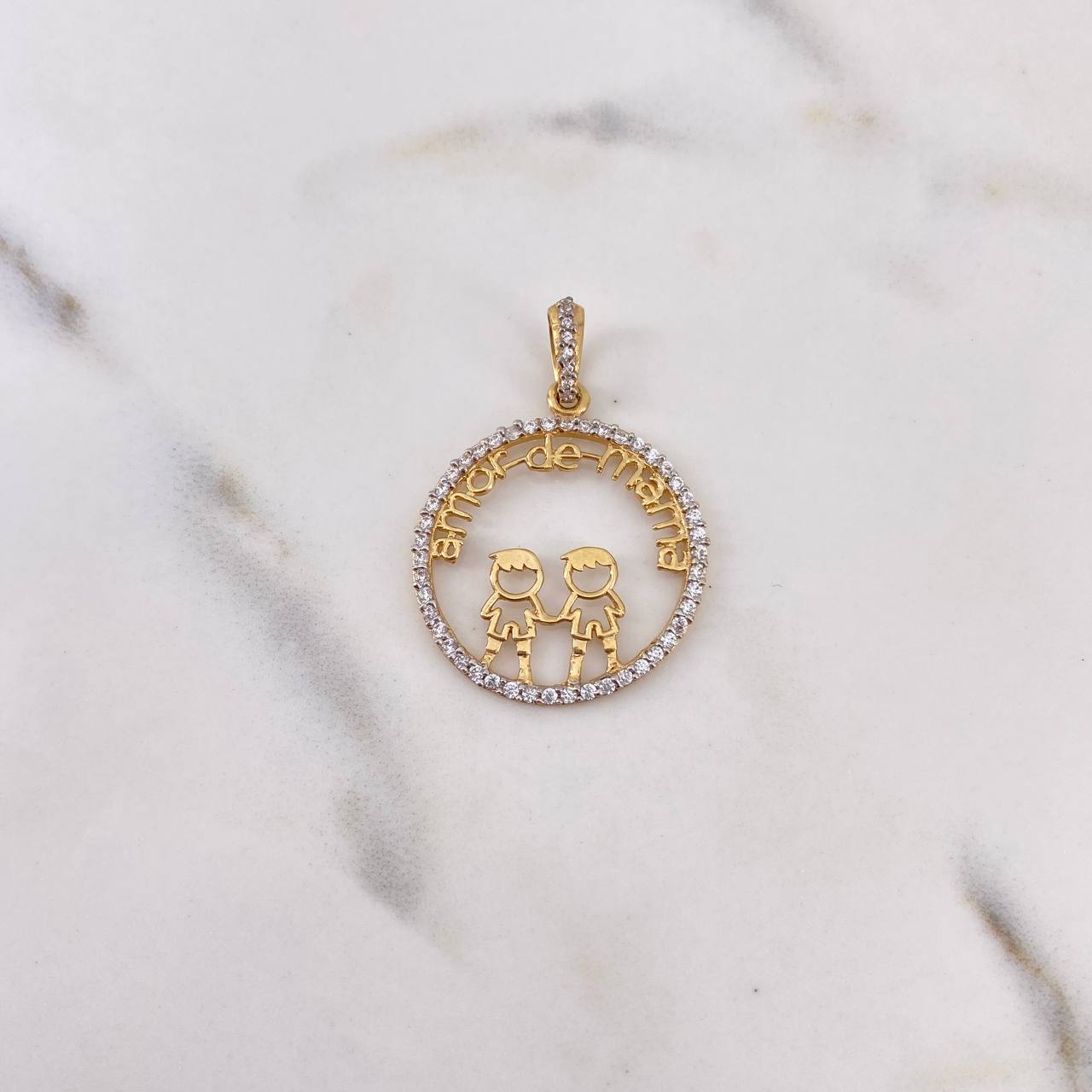 Dije Amor De Mamá 2.35gr / 3.3cm / Circones Blancos Oro Amarillo 18K #