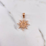 Dije Sol 3.95gr / 3.3cm / Circones Blancos Oro Rosa 18K $