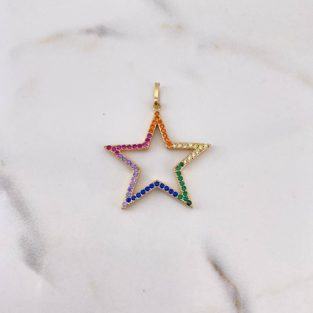 Dije Silueta Estrella 3.05gr / 3.5cm / Circones Colores Oro Amarillo 18K $