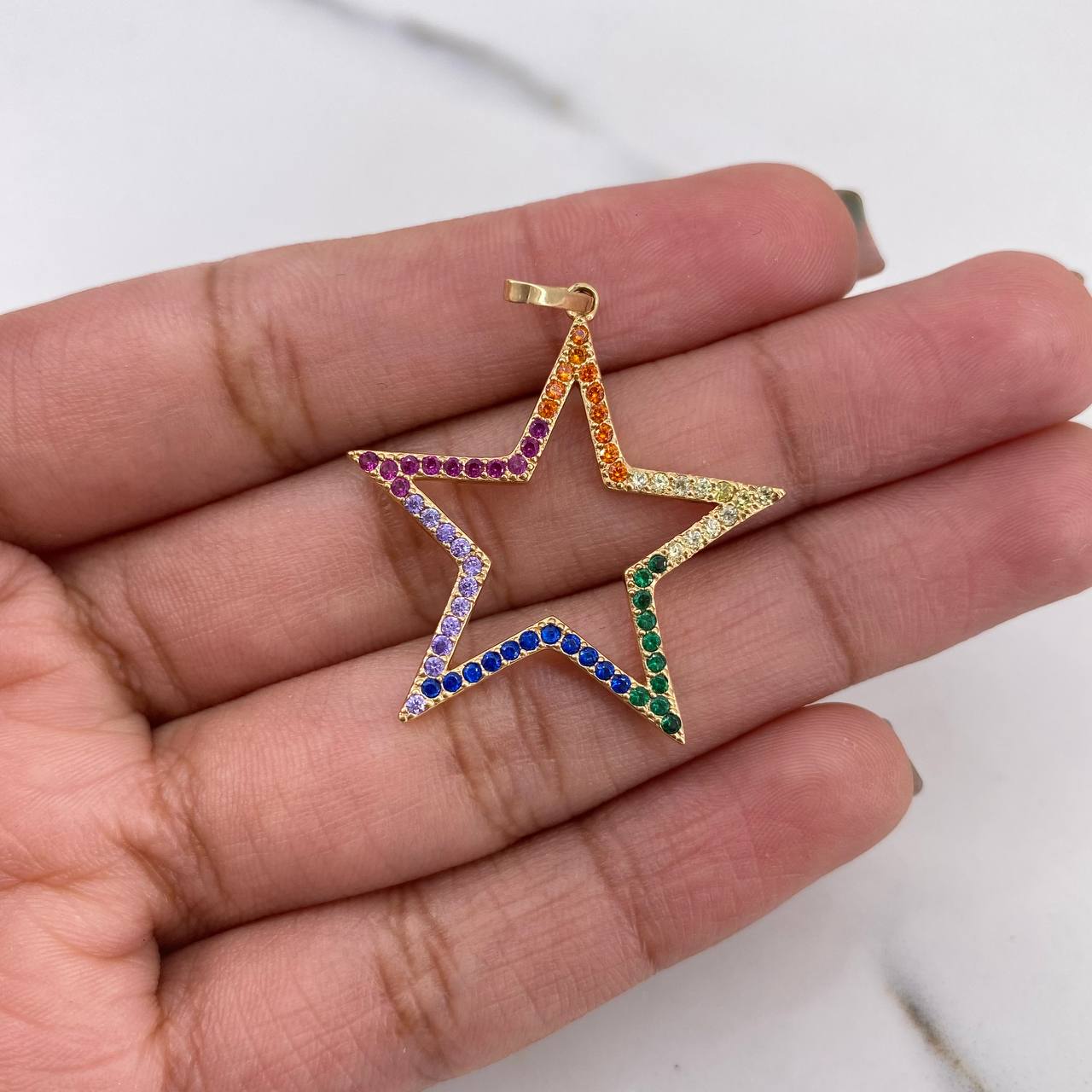 Dije Silueta Estrella 3.05gr / 3.5cm / Circones Colores Oro Amarillo 18K $