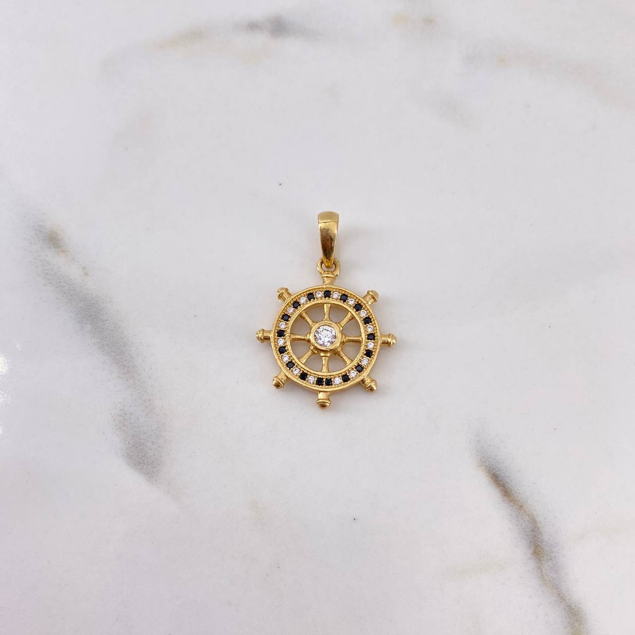 Dije Timon 2.65gr / 2.6cm / Circones Negros Blancos Oro Amarillo 18K #