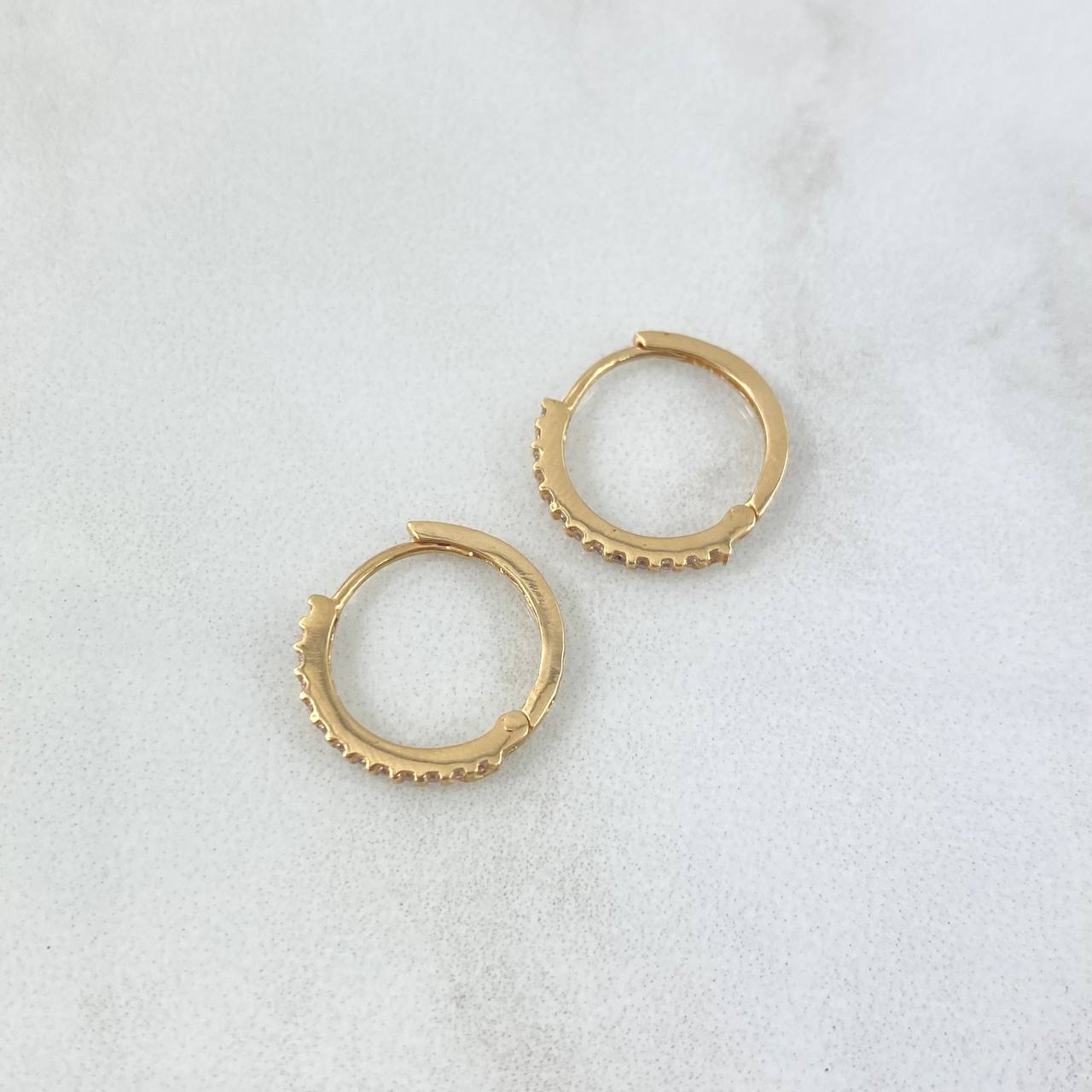 Candongas Lineales 1.35gr / 1.2cm / Circones Blancos Oro Amarillo 18K ©