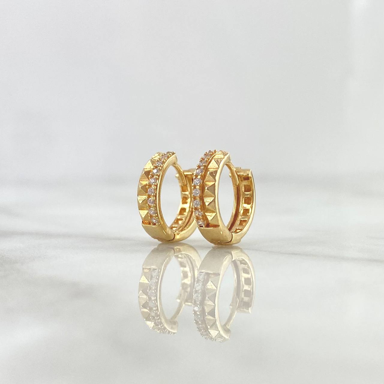 Candongas Lineales Triangulos 3.2gr / 1.2cm / Circones Blancos Oro Amarillo 18K ©