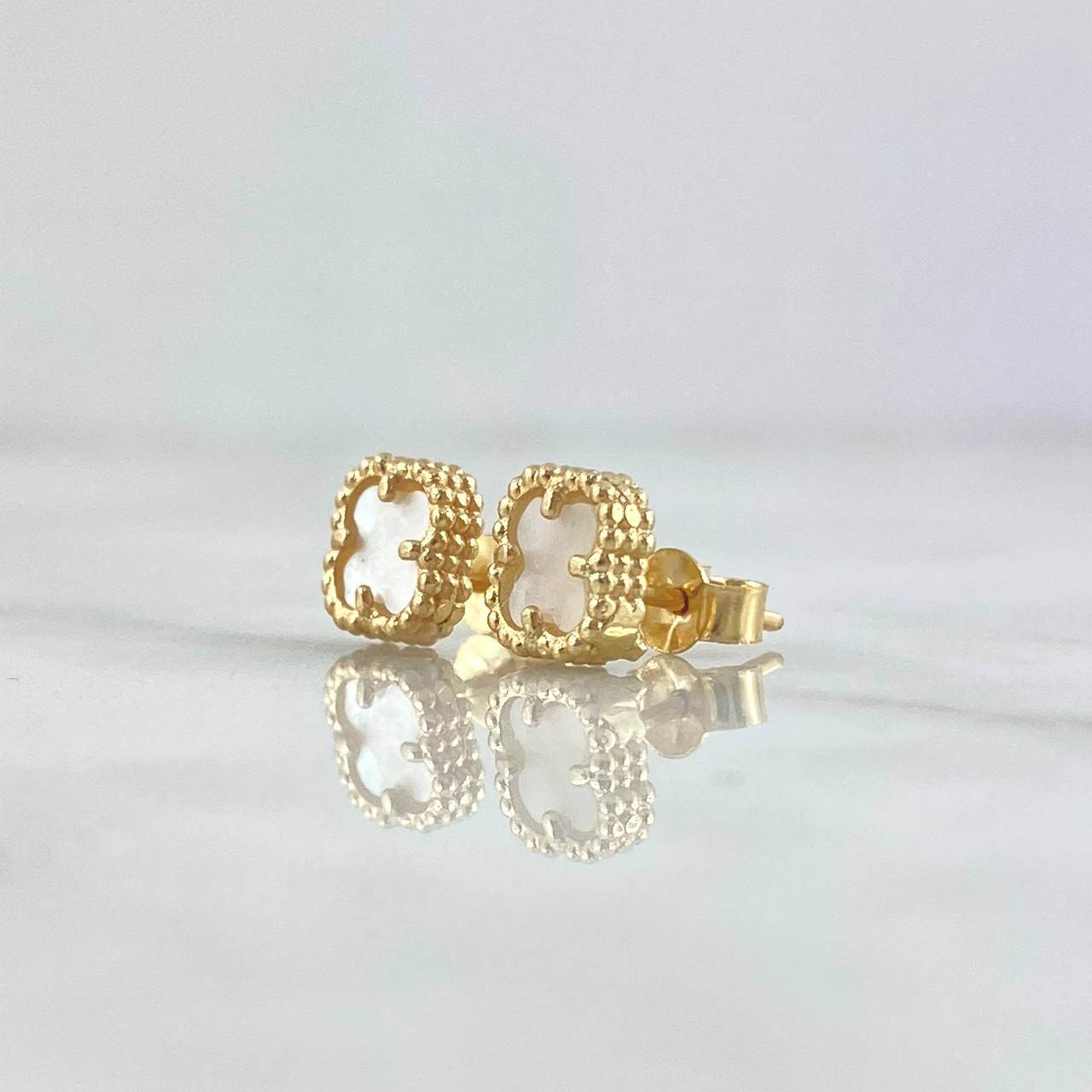 Topos Trébol VCyA 2gr / 7mm Nacar Blanco Punteado Oro Amarillo Nac.Esp. 18K ©