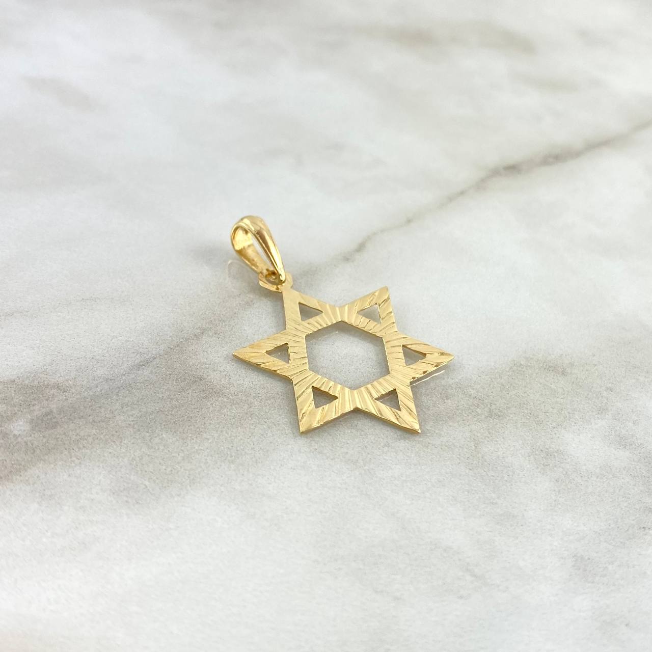 Dije Estrella de David 1.95gr / 3.5cm / Diamantada Oro Amarillo
