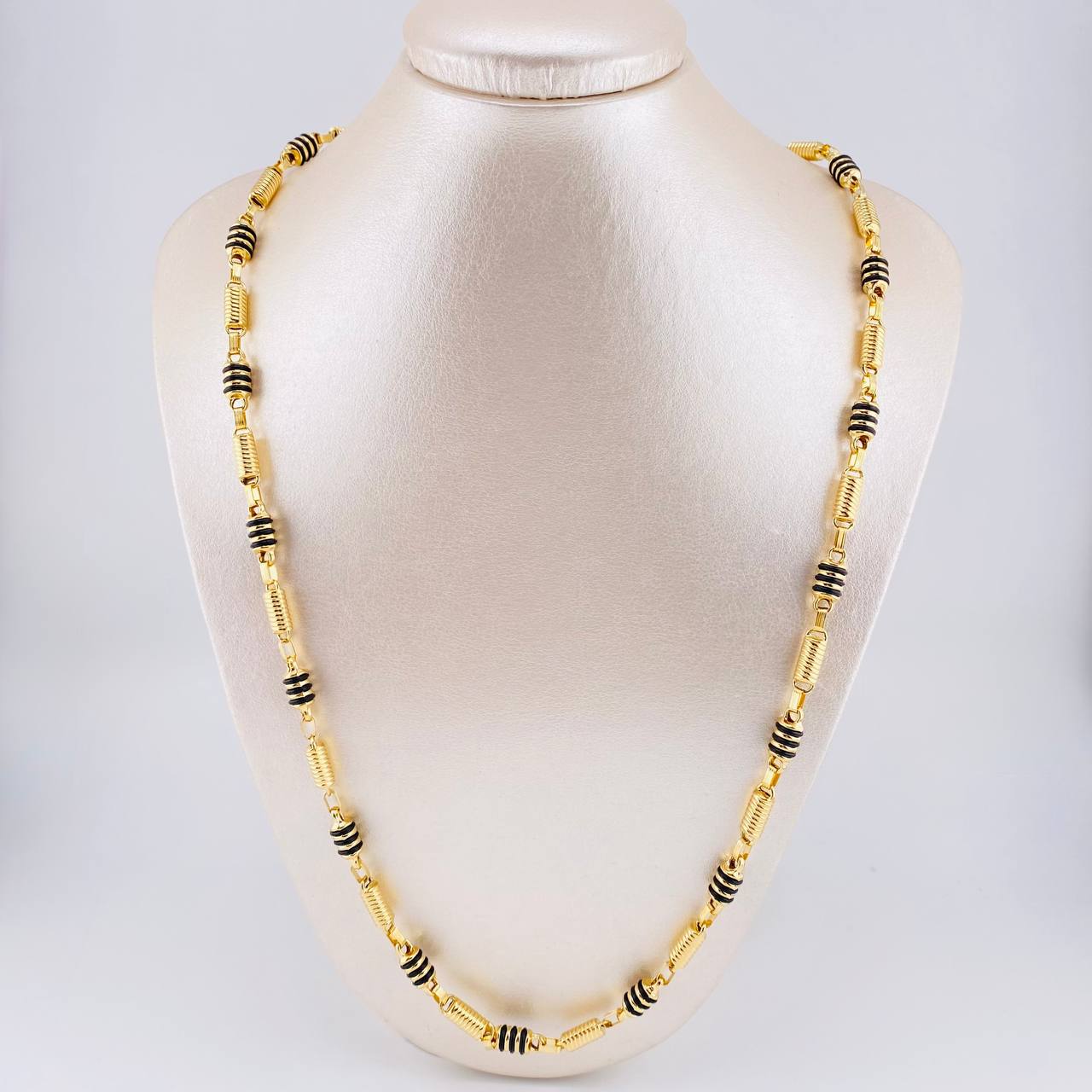 Cadena Rustica Cilindro Rayado 22.6g / 70cm / 6mm Oro Amarillo 18K