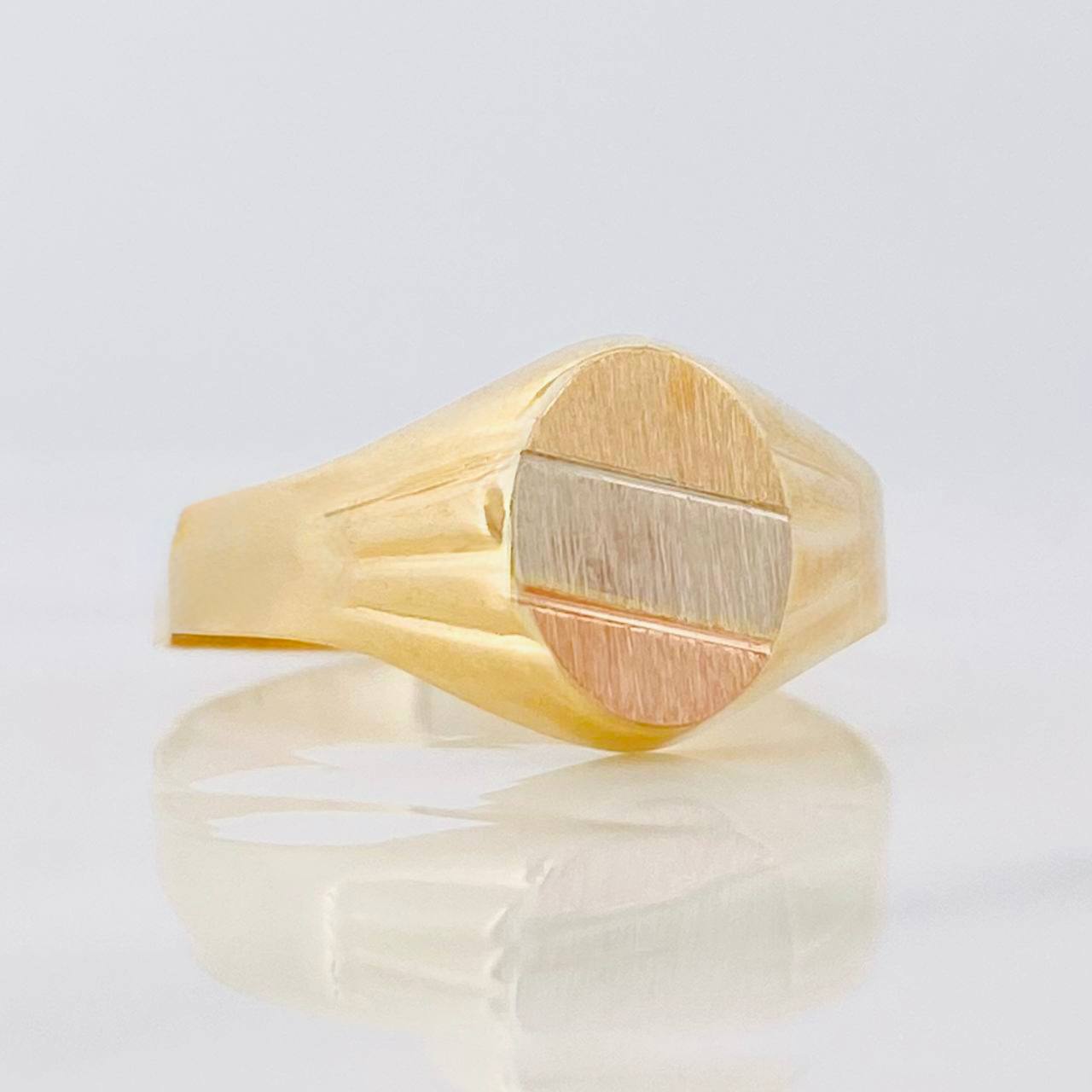 Anillo Sello Ovalado 1.55g / T8 1/4 Tres Oros 18K