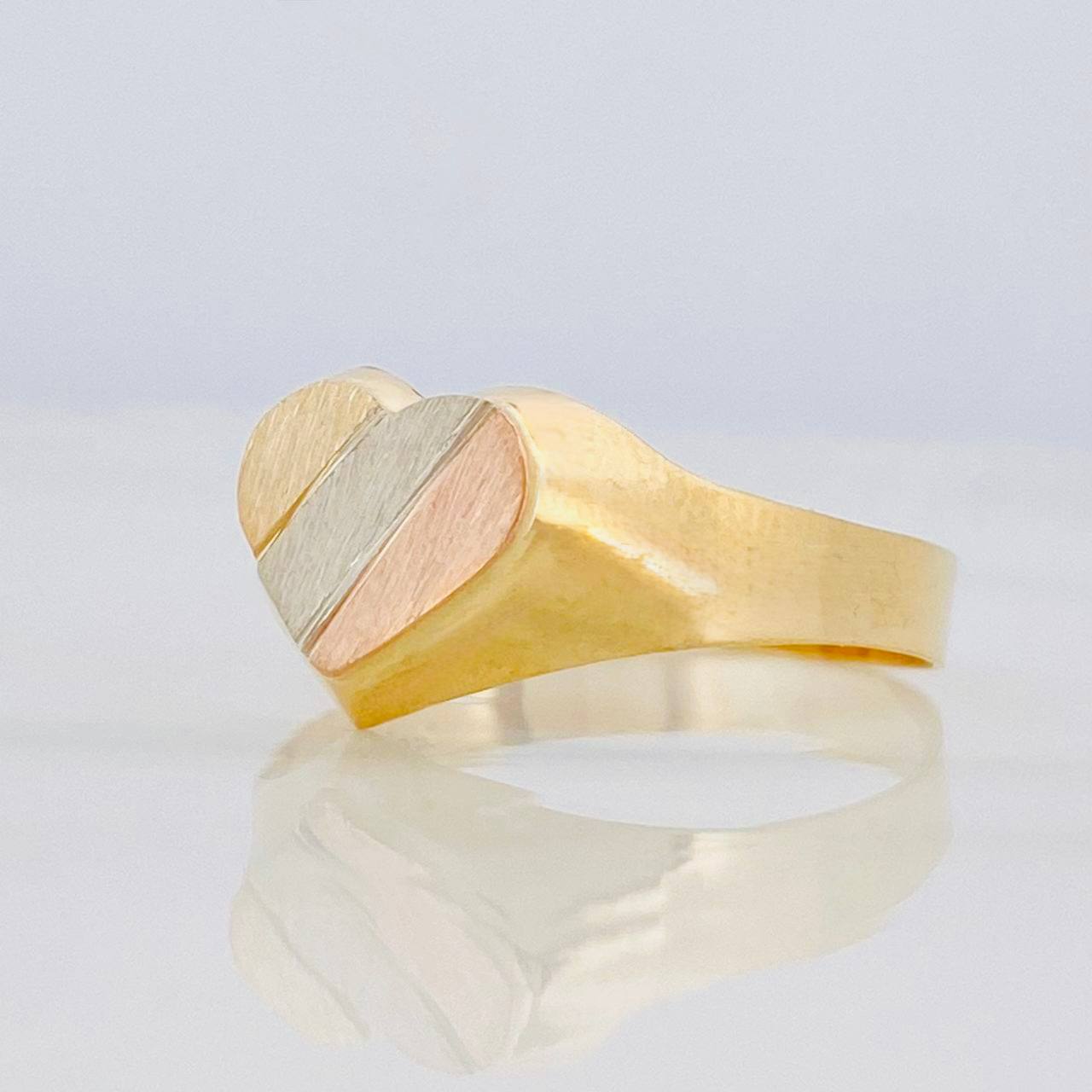 Anillo Sello Corazón 1.55g / T8 1/2 Tres Oros 18K