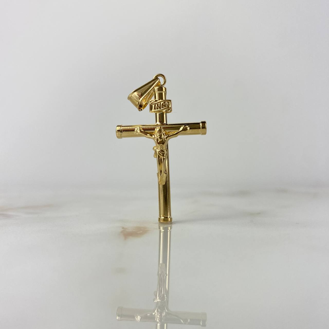 Dije Cruz Cristo 1.55gr / 4.3cm / Bastón Liso Oro Amarillo ©