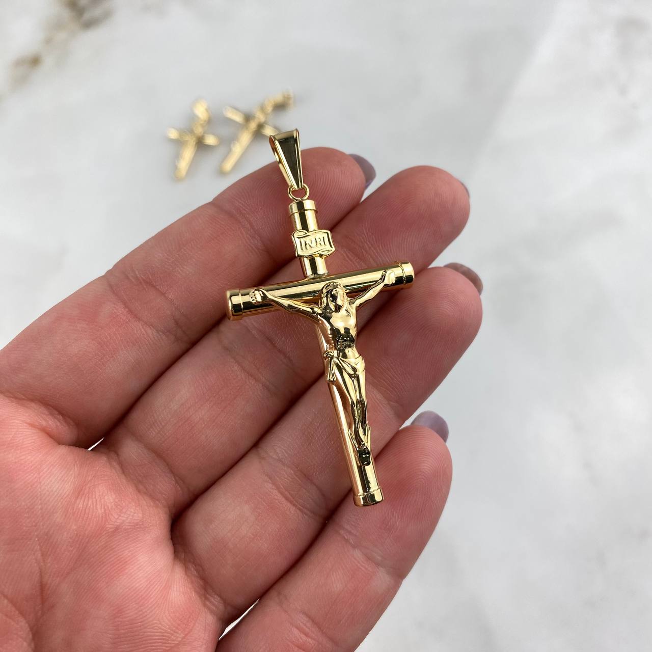 Dije Cristo Cruz 3.2gr / 5.6cm / Baston Liso Oro Amarillo