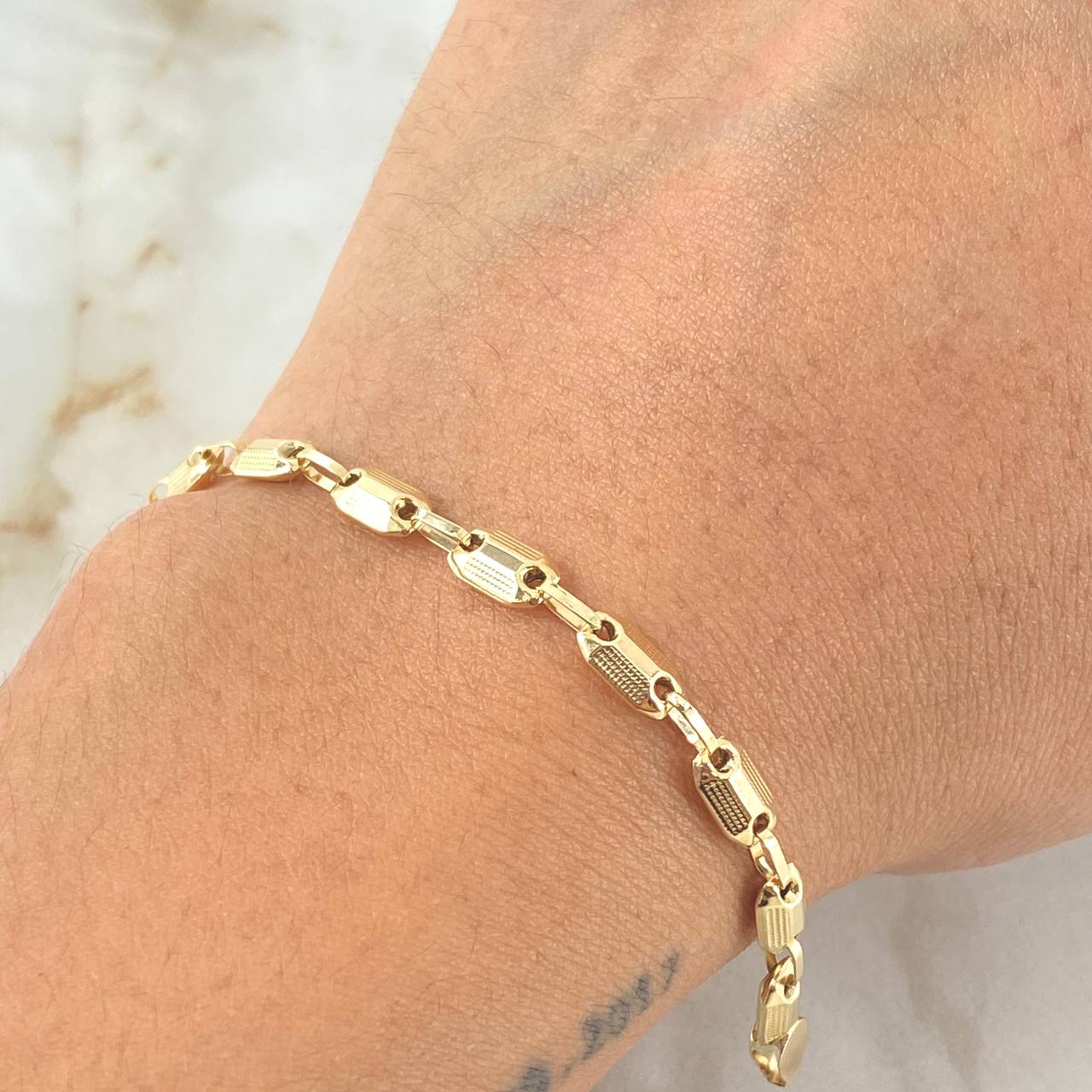 Pulso Rustico Adije 4.2gr / 21cm / Oro Amarillo Nac.Esp. 18K *