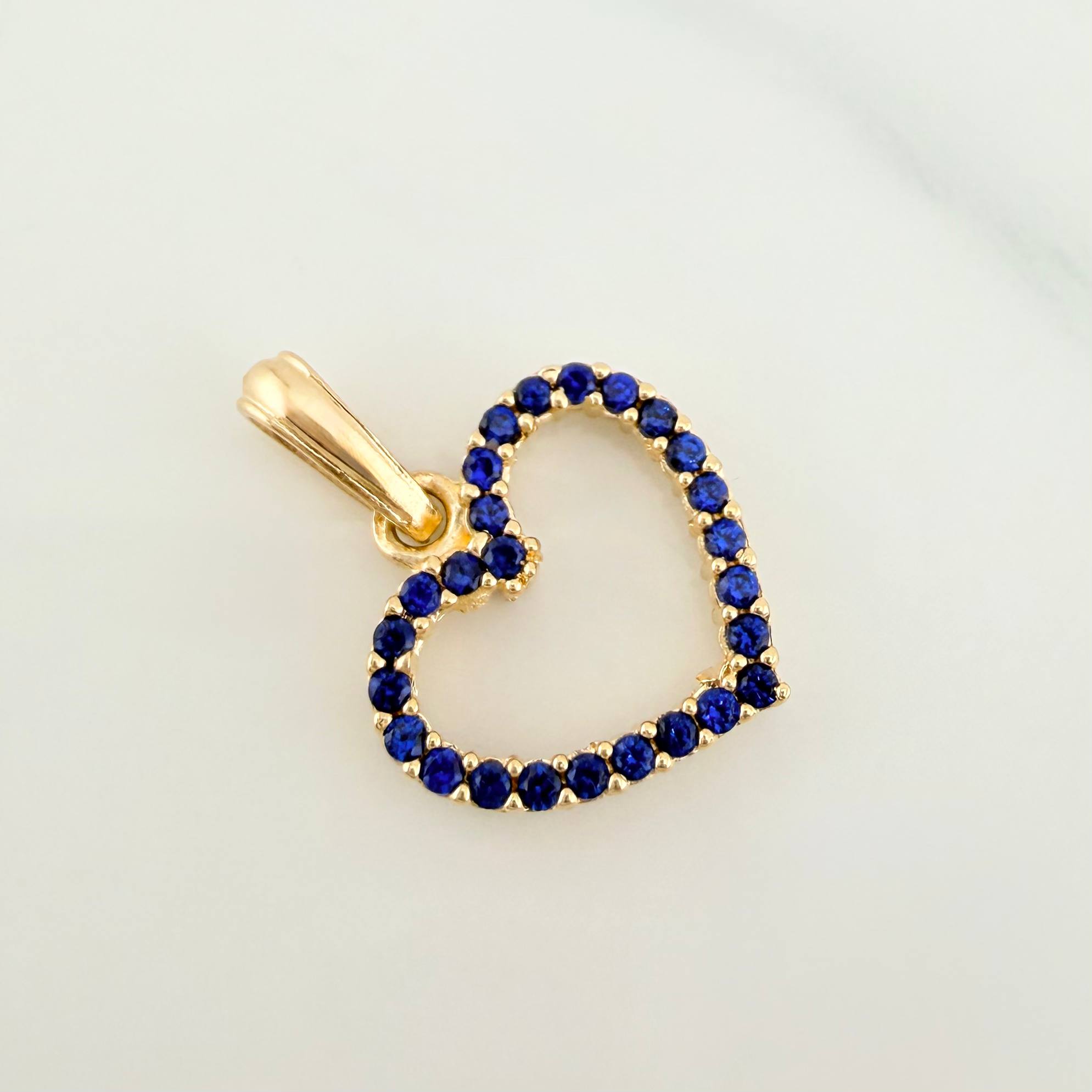 Dije Corazón Silueta Doble Faz 1.5 g / 2 cm Oro Amarillo 18K