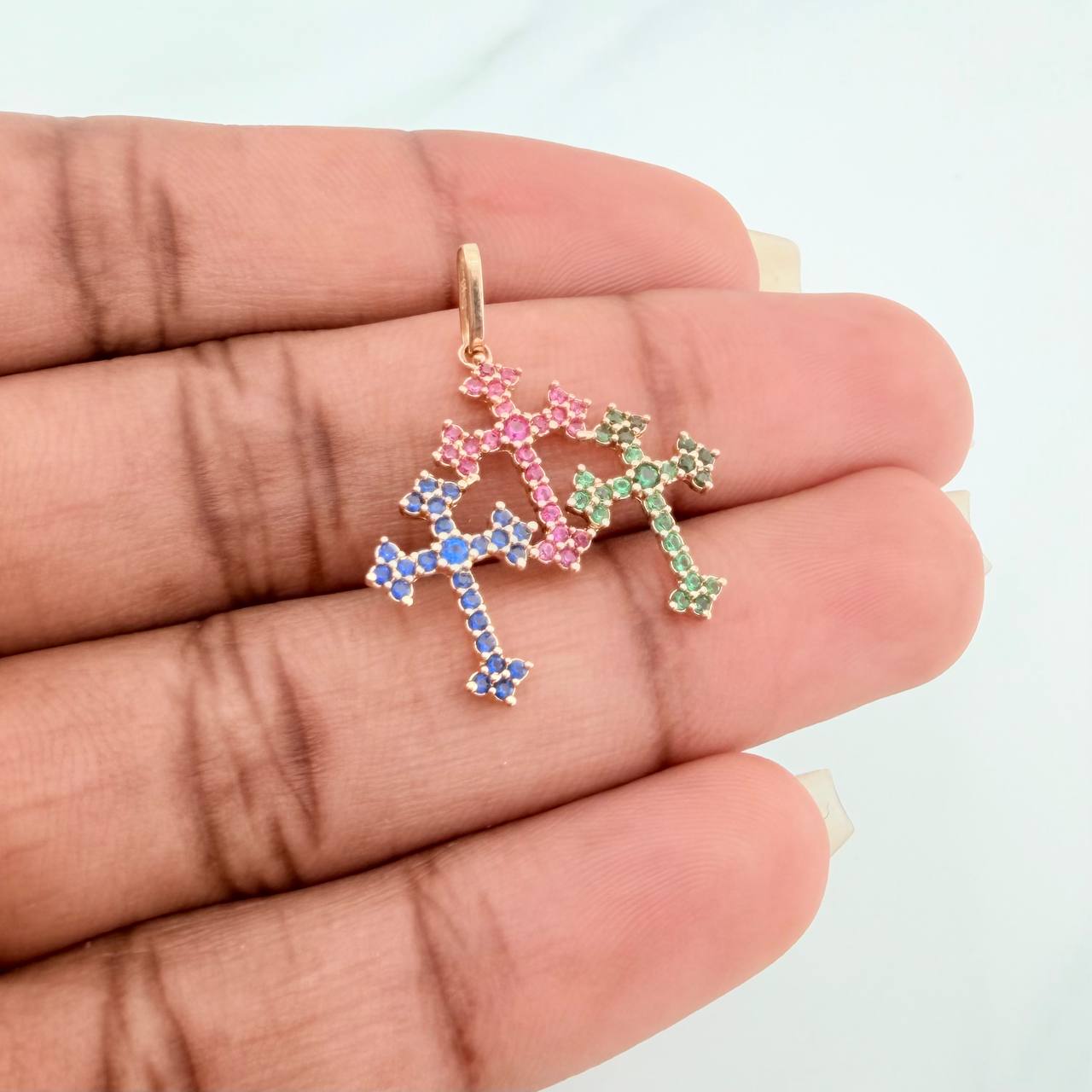 Dije Tres Cruces 1.7gr / 2.5cm / Oro Amarillo 18K %