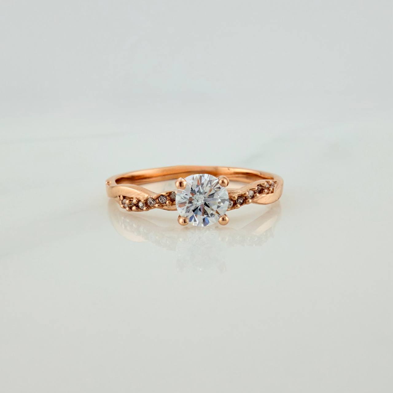 Anillo Solitario Entrelazado 2gr / T7 1/4 / Oro Rosa 18K %