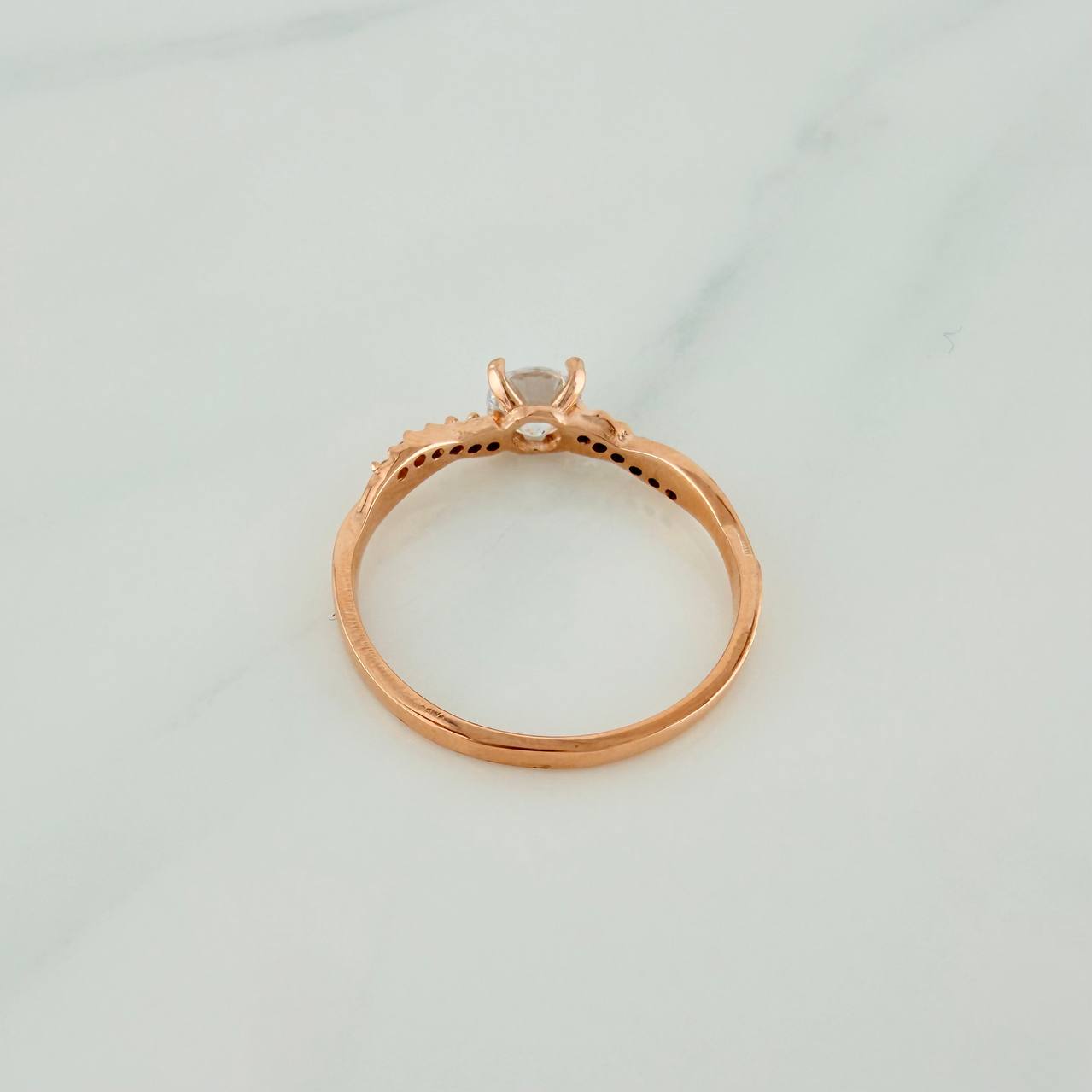 Anillo Solitario Entrelazado 2gr / T7 1/4 / Oro Rosa 18K %