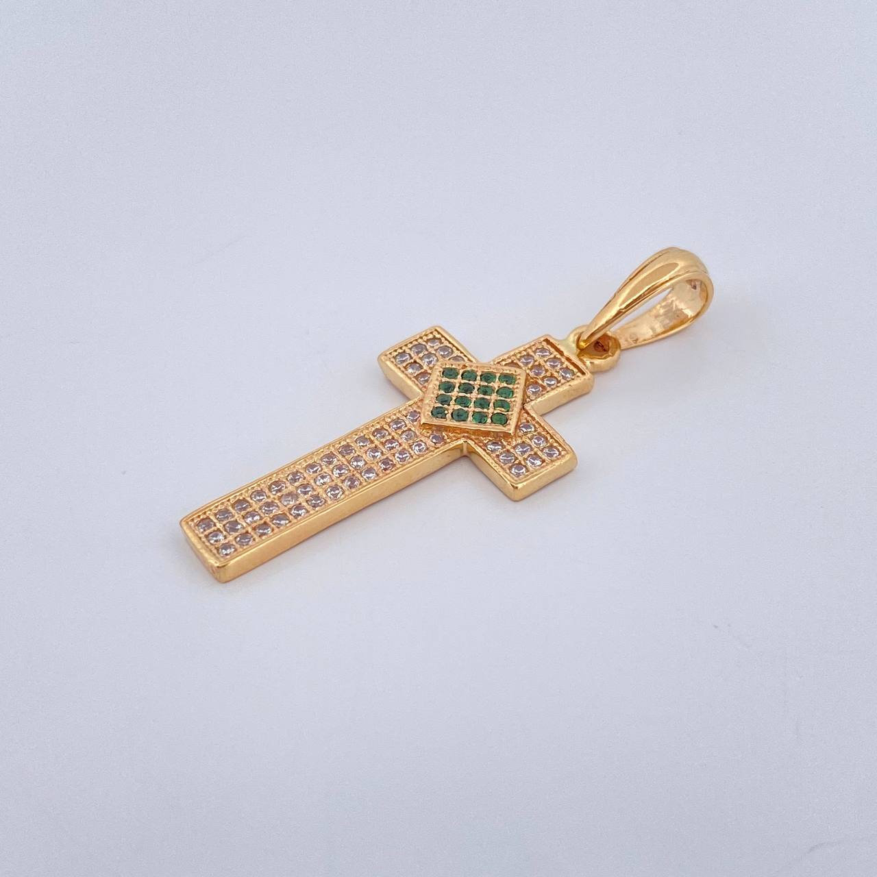 Dije Cruz Diamante 2.75gr / 3.6cm / Oro Amarillo 18K %