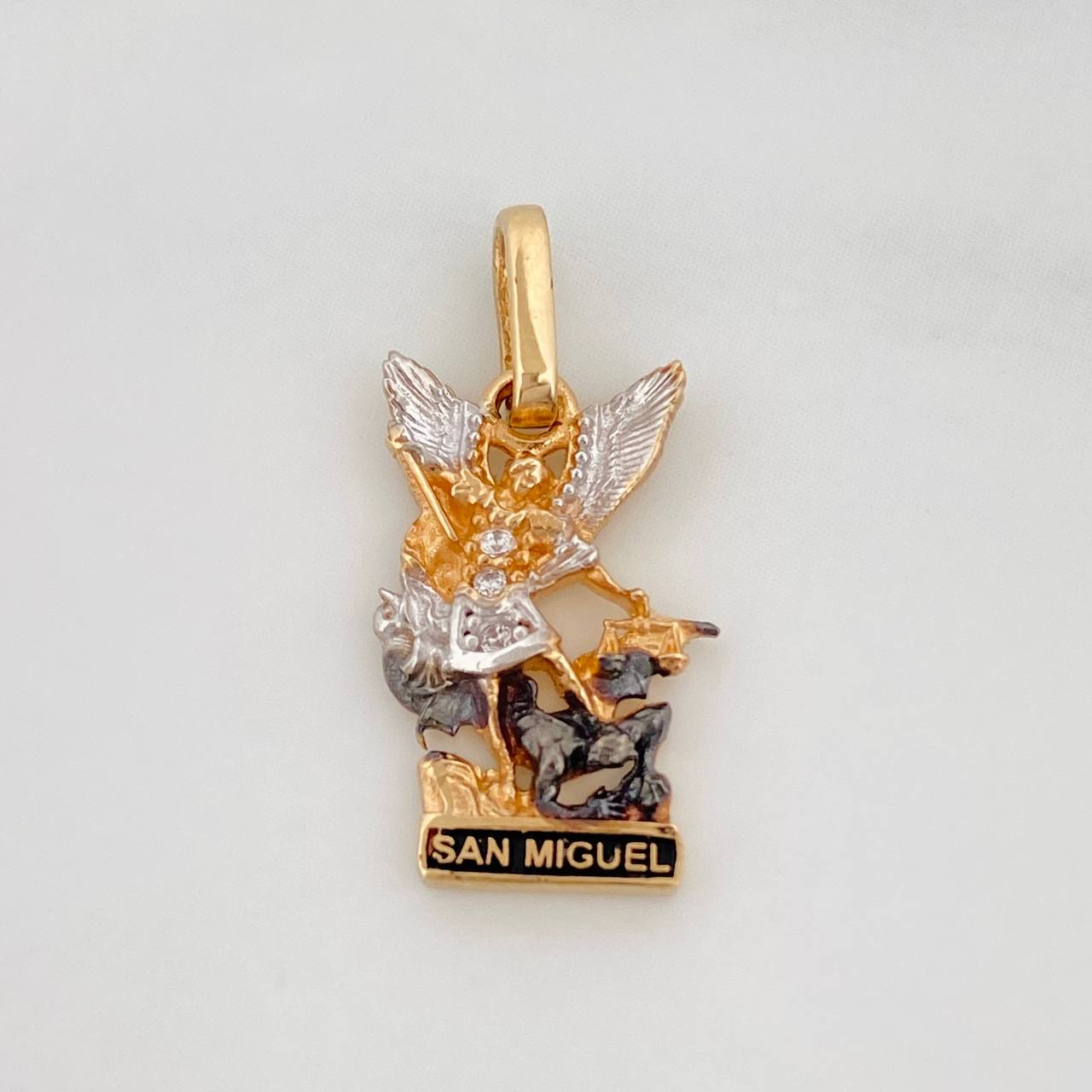 Dije San Miguel Arcangel 1.6g / 2cm Tres Oros 18K