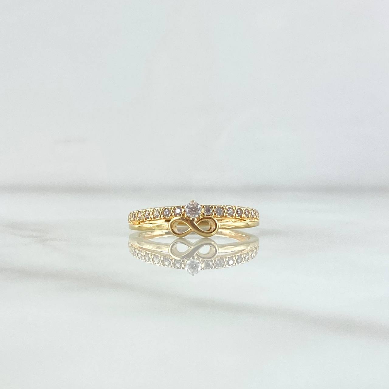Anillo Solitario Infinito Super Puesto 2.25gr / T6 1/4 / Circones Blancos Oro Amarillo 18K *