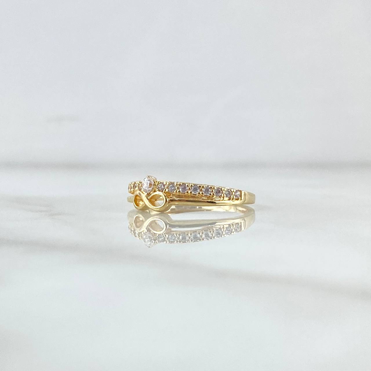 Anillo Solitario Infinito Super Puesto 2.25gr / T6 1/4 / Circones Blancos Oro Amarillo 18K *