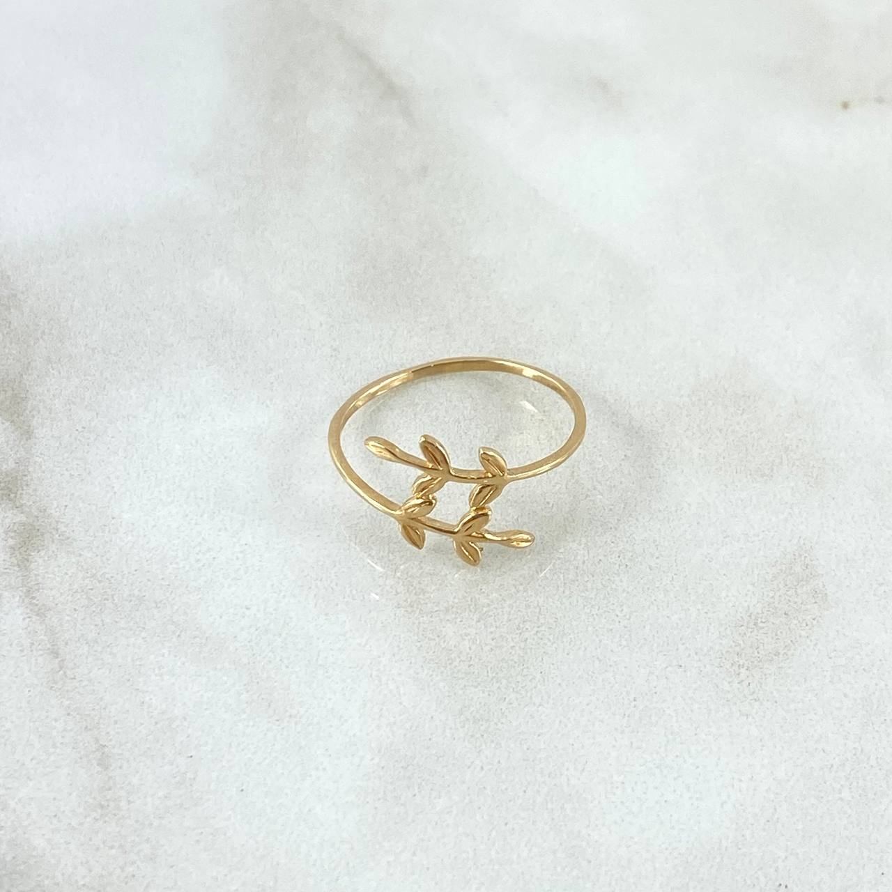 Anillo En Hojas Cruzadas 1.1gr / T6 1/2 / Liso Oro Amarillo 18K *