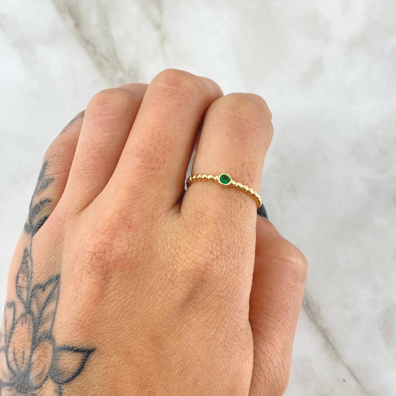 Anillo Solitario Bisel Esferas 1.55gr / T5 3/4 / Circon Verde Oro Amarillo 18K