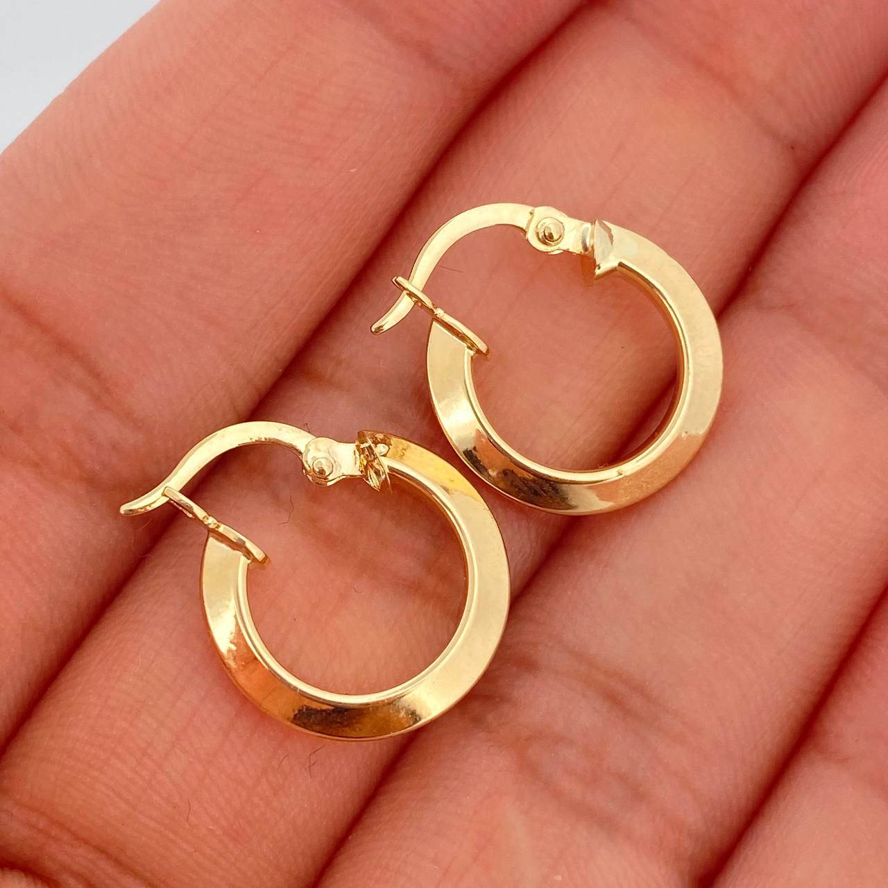 Candongas Clau 0.95gr / 1.5cm / Oro Amarillo 18K &