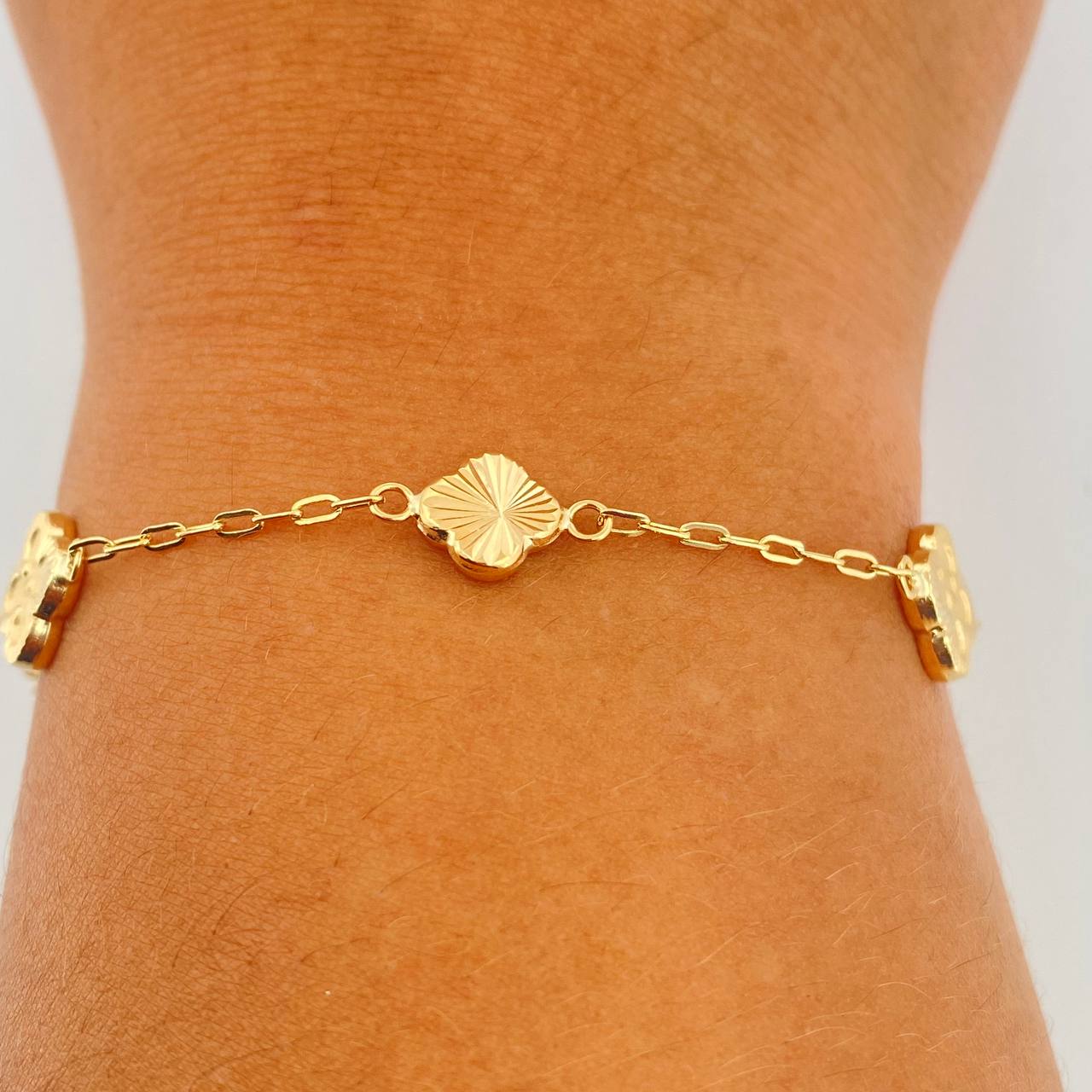 Pulso Cajon Treboles 3.15gr / 19.4cm / 1.1mm Oro Amarillo 18K &