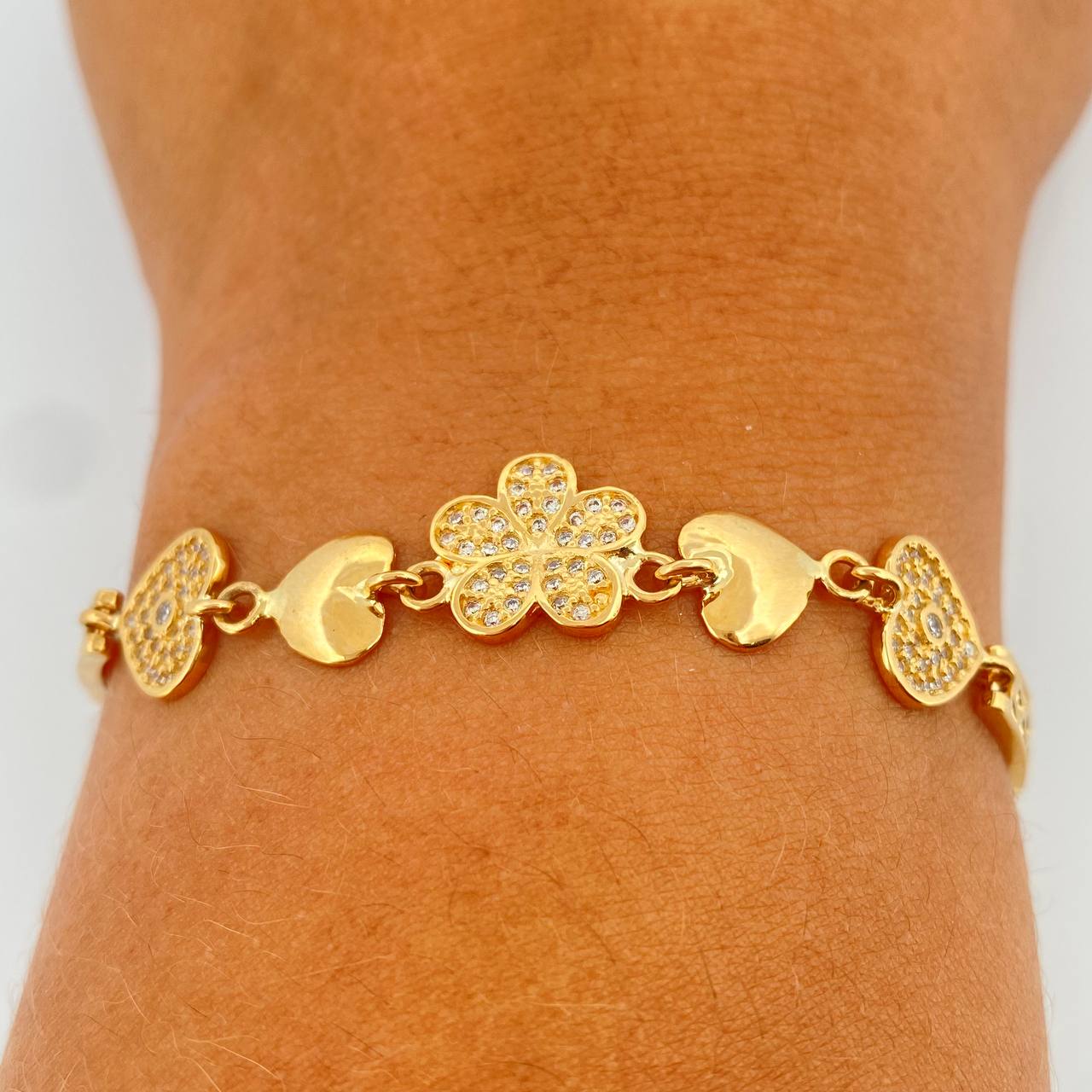 Pulso Reticulado Flor Corazones 11.3gr / 18.6cm / 4mm Oro Amarillo 18K %