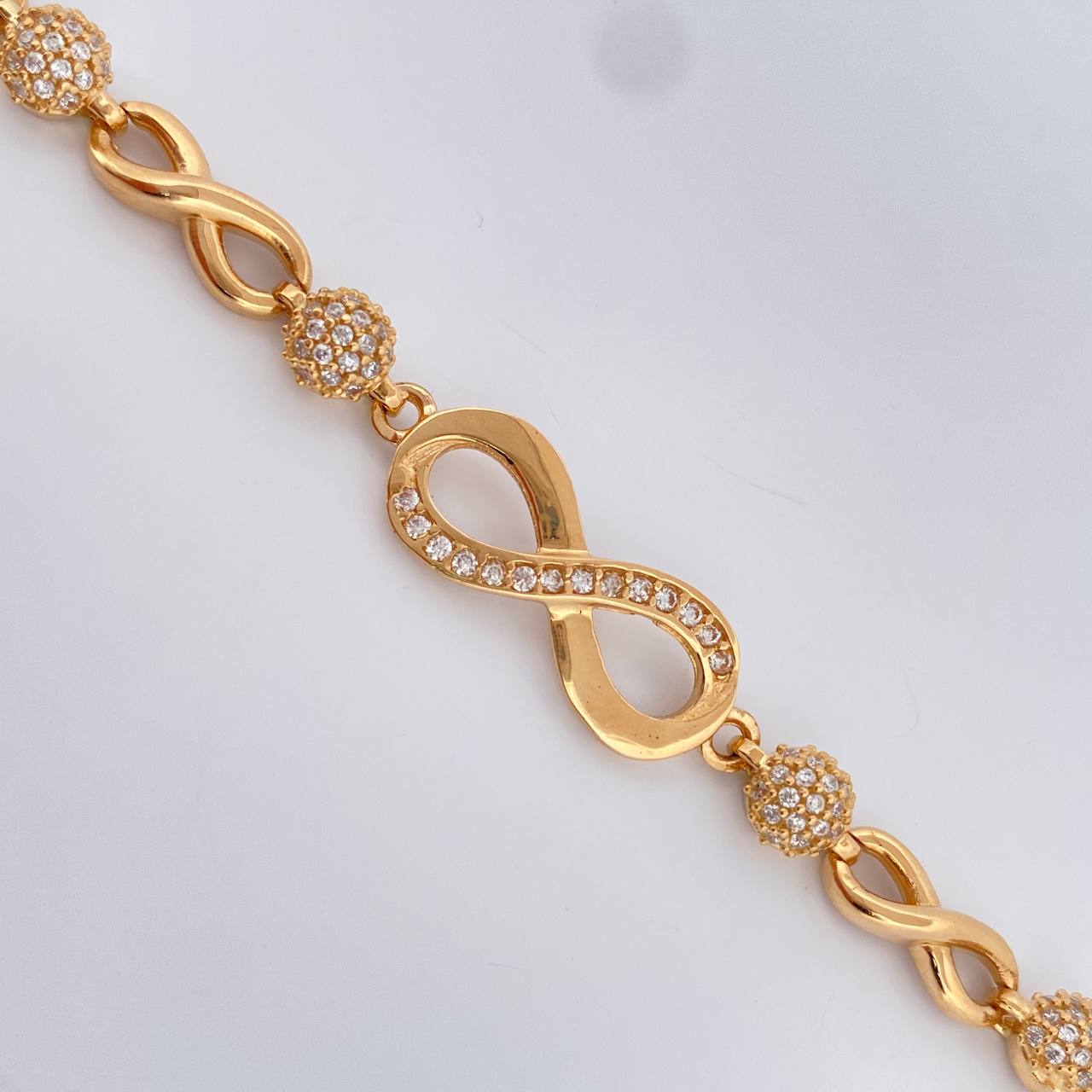 Pulso Esferas Infinitos 10.95gr / 19cm / 5mm Oro Amarillo 18K %