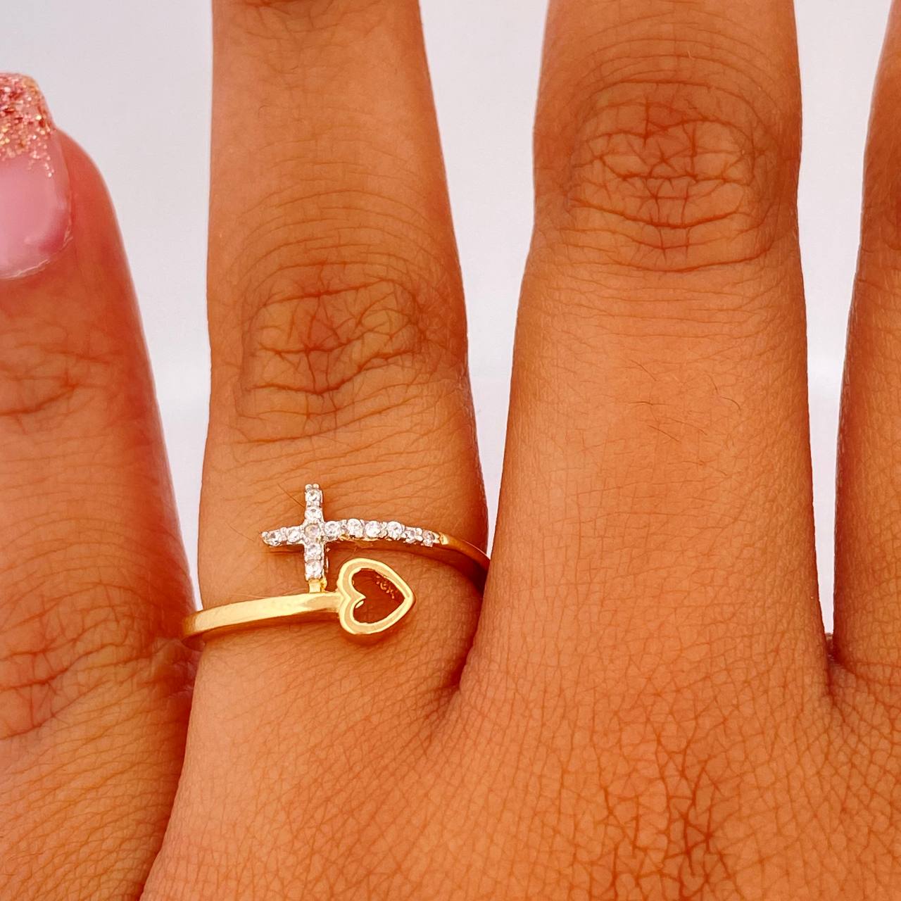 Anillo Cruz Corazon 1.9gr / T7 1/4 / Dos Oros Amarillo Blanco 18K %