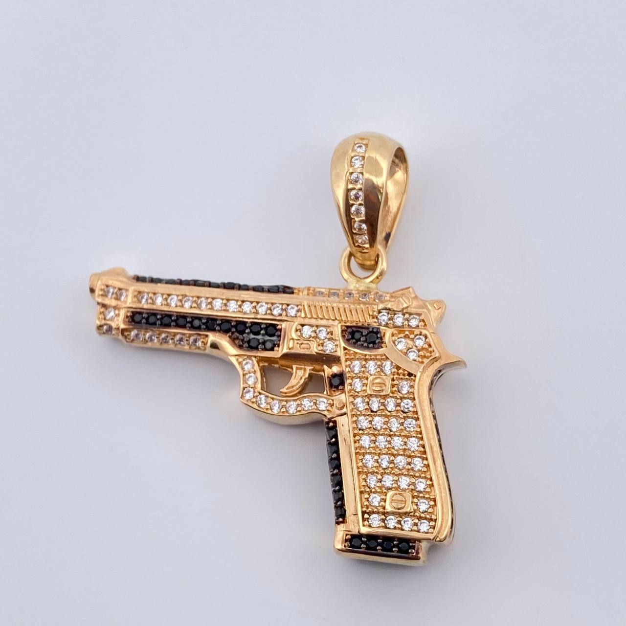 Dije Pistola 10.8gr / 3.5cm / Dos Oros Negro Amarillo 18K %