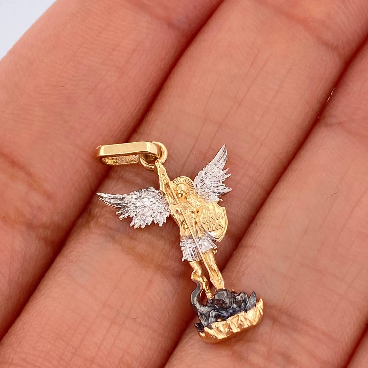 Dije San Miguel 1.7gr / 2.7cm / Tres Oros 18K %