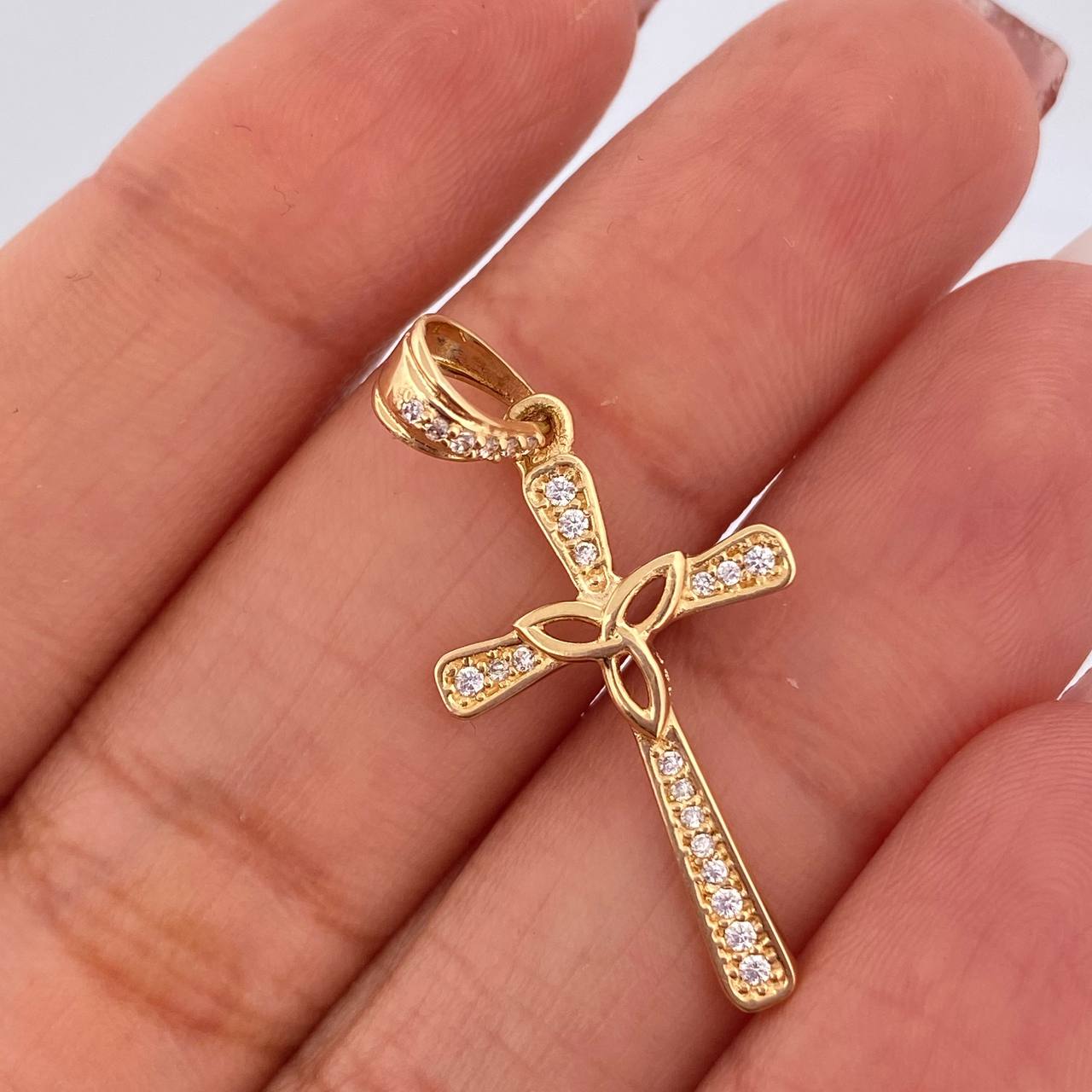 Dije Cruz Triangulo 1.8gr / 3.2cm / Oro Amarillo 18K %