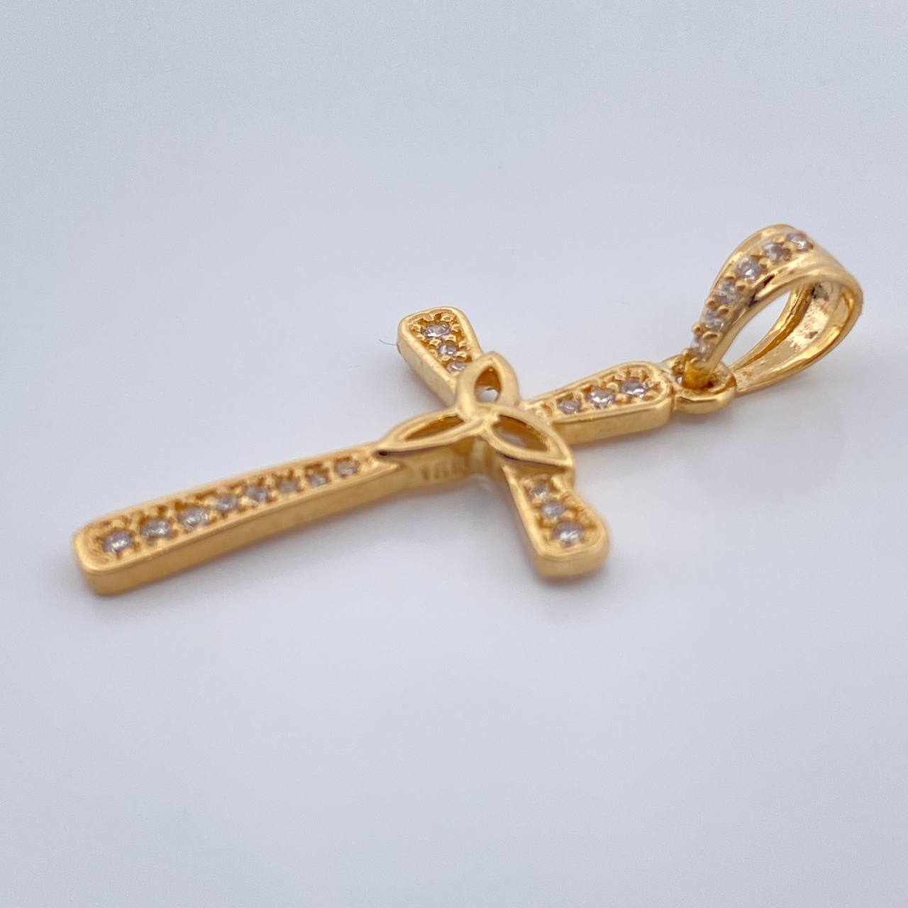 Dije Cruz Triangulo 1.8gr / 3.2cm / Oro Amarillo 18K %